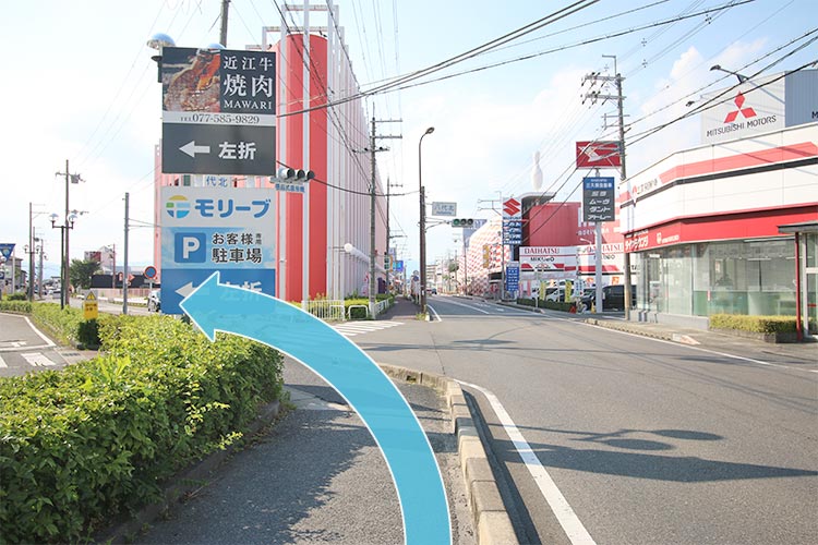 新八代のバス停から北方面（モリーブ｜アルプラザ・琵琶湖大橋方面）に直進後、左折